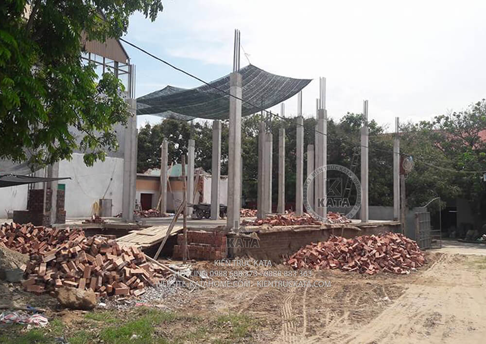 Tiến độ thi công tầng 1 của mẫu nhà mái Thái 3 tầng tại Thái Bình
