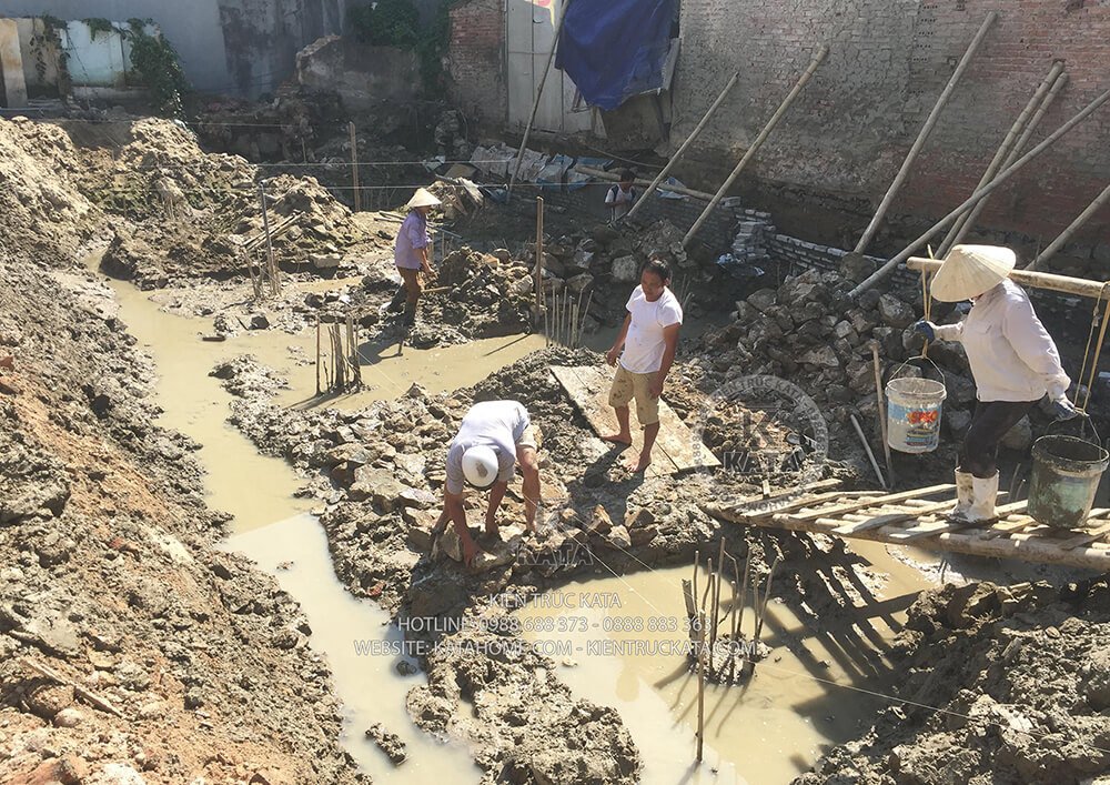 Tiến độ thi công phần móng của mẫu nhà mái Thái 3 tầng tại Thái Bình